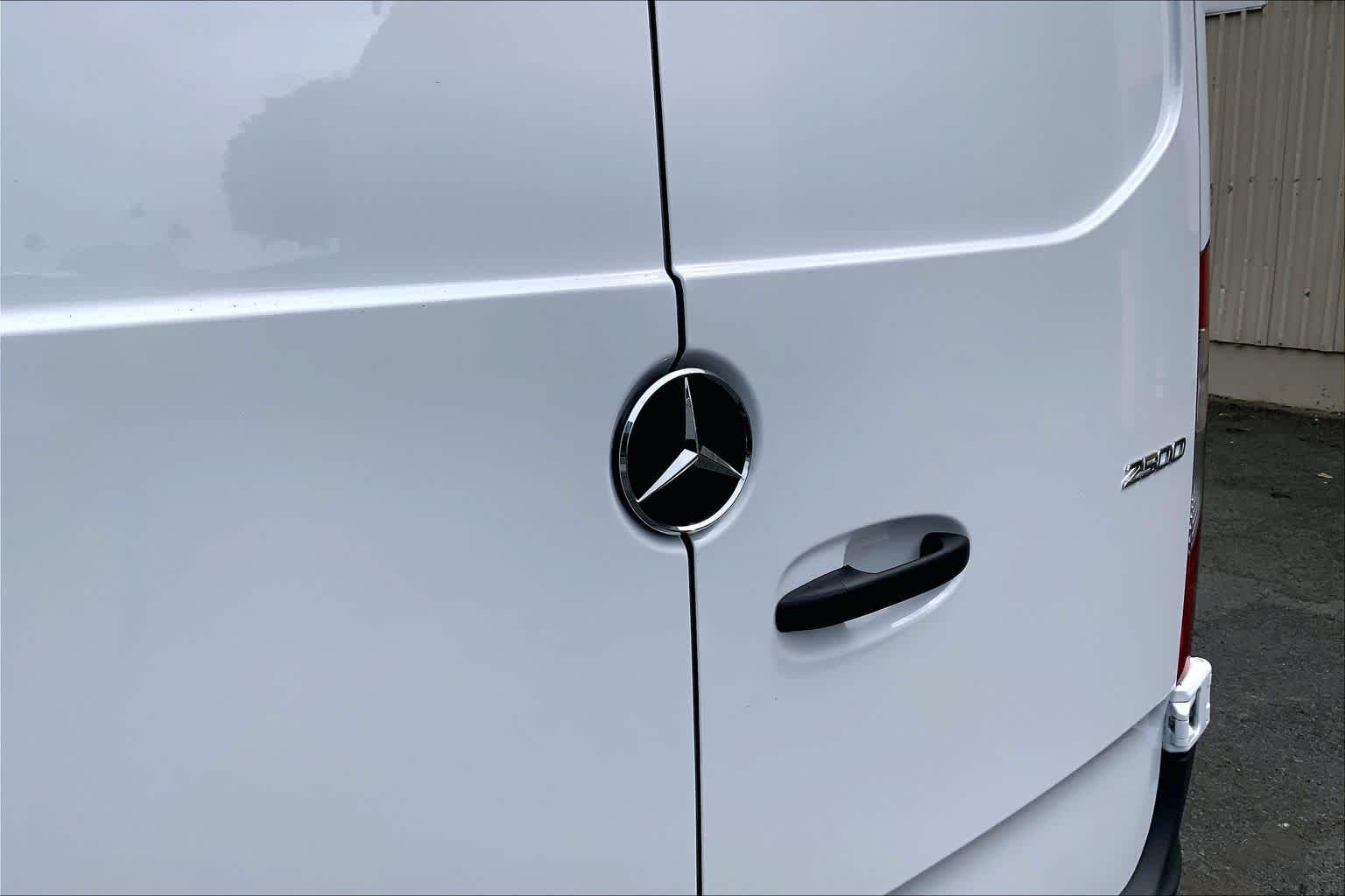 2026 Mercedes-Benz Sprinter 2500 High Roof I4 Diesel HO 144" RWD