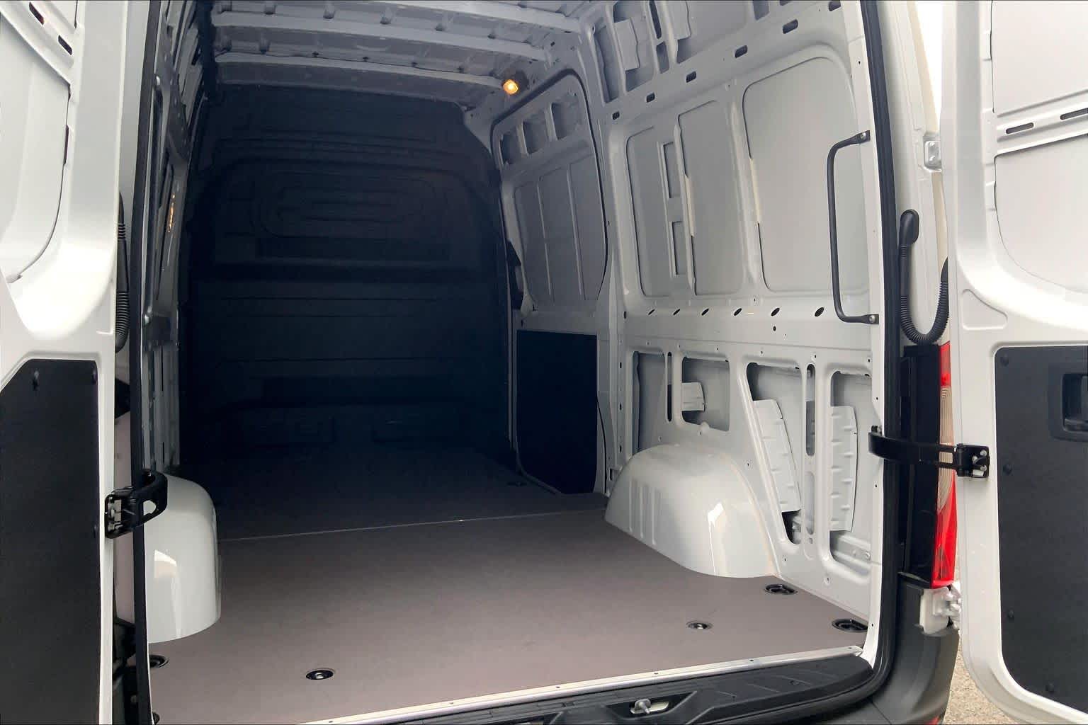 2026 Mercedes-Benz Sprinter 2500 High Roof I4 Diesel HO 144" RWD
