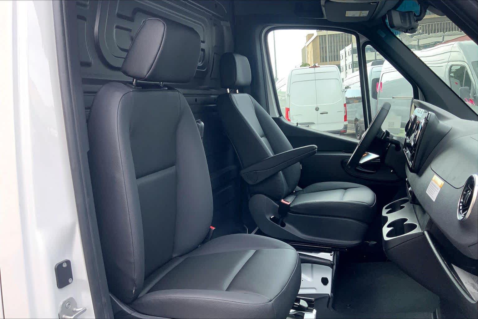 2026 Mercedes-Benz Sprinter 2500 High Roof I4 Diesel HO 144" RWD