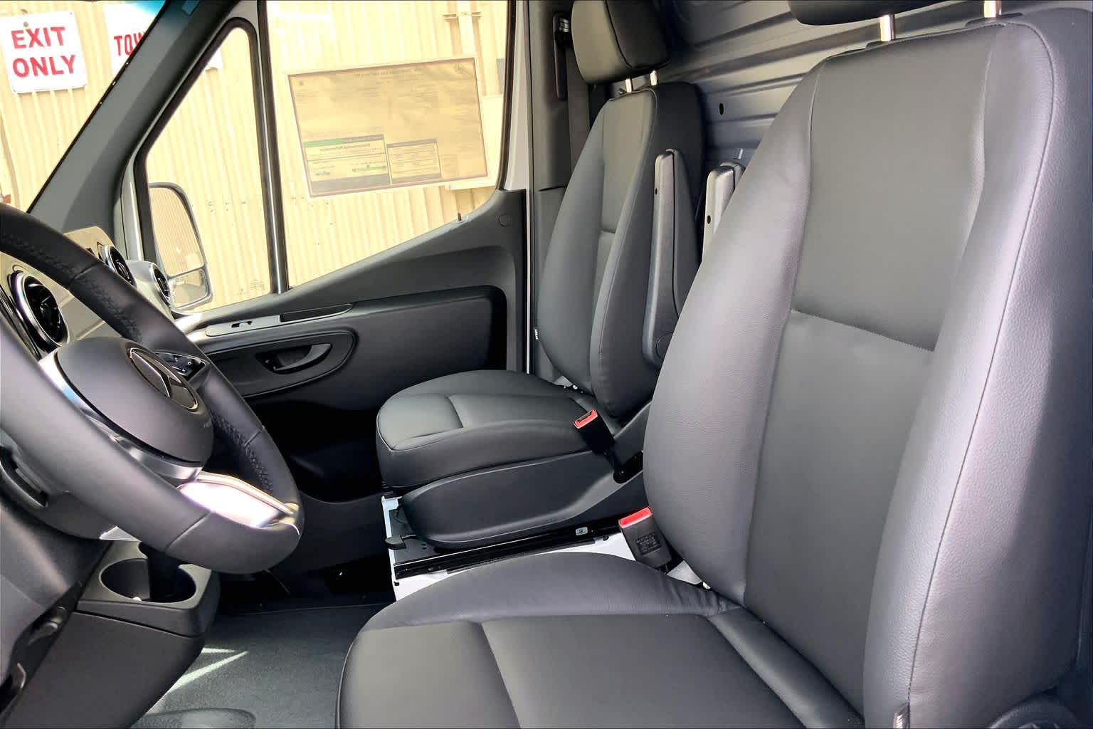 2026 Mercedes-Benz Sprinter 2500 High Roof I4 Diesel HO 144" RWD