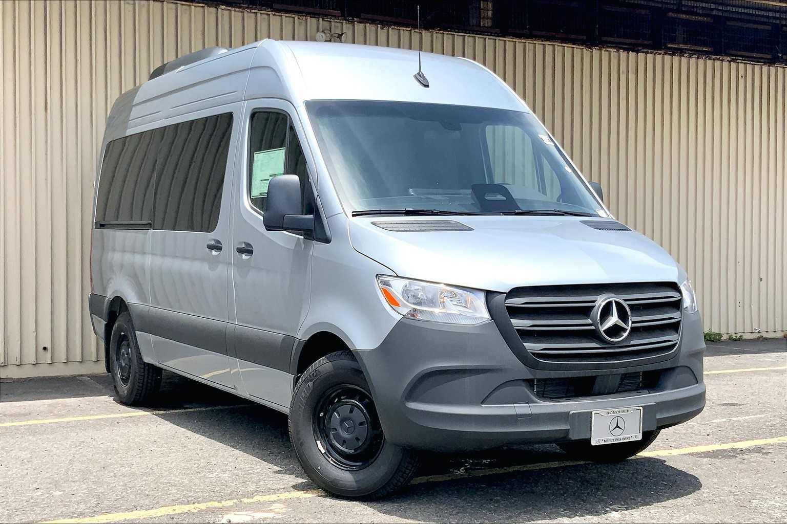 2025 Mercedes-Benz Sprinter Passenger Van 2500 Standard Roof I4 Diesel HO 144 RWD