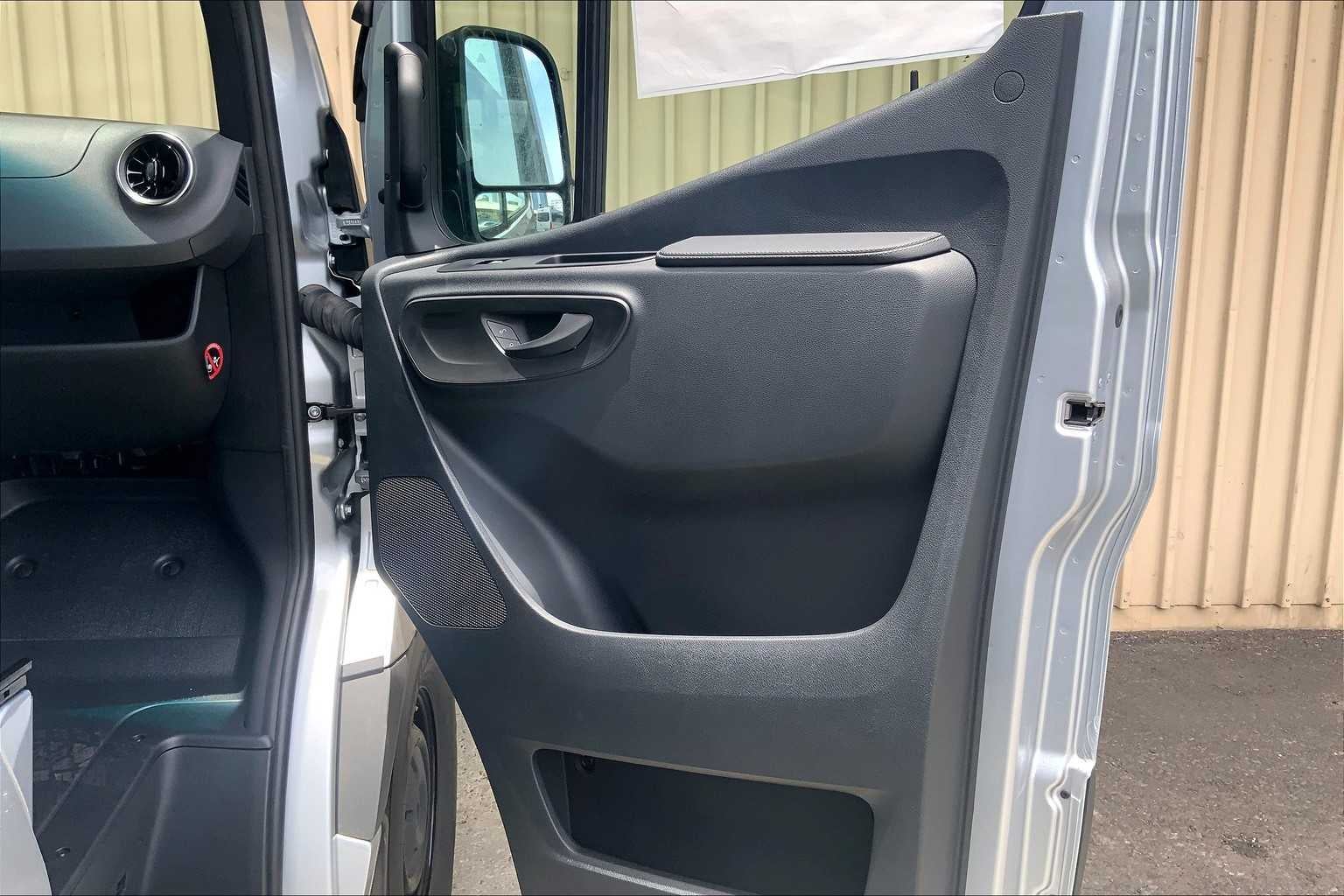 2025 Mercedes-Benz Sprinter Passenger Van 2500 Standard Roof I4 Diesel HO 144" RWD