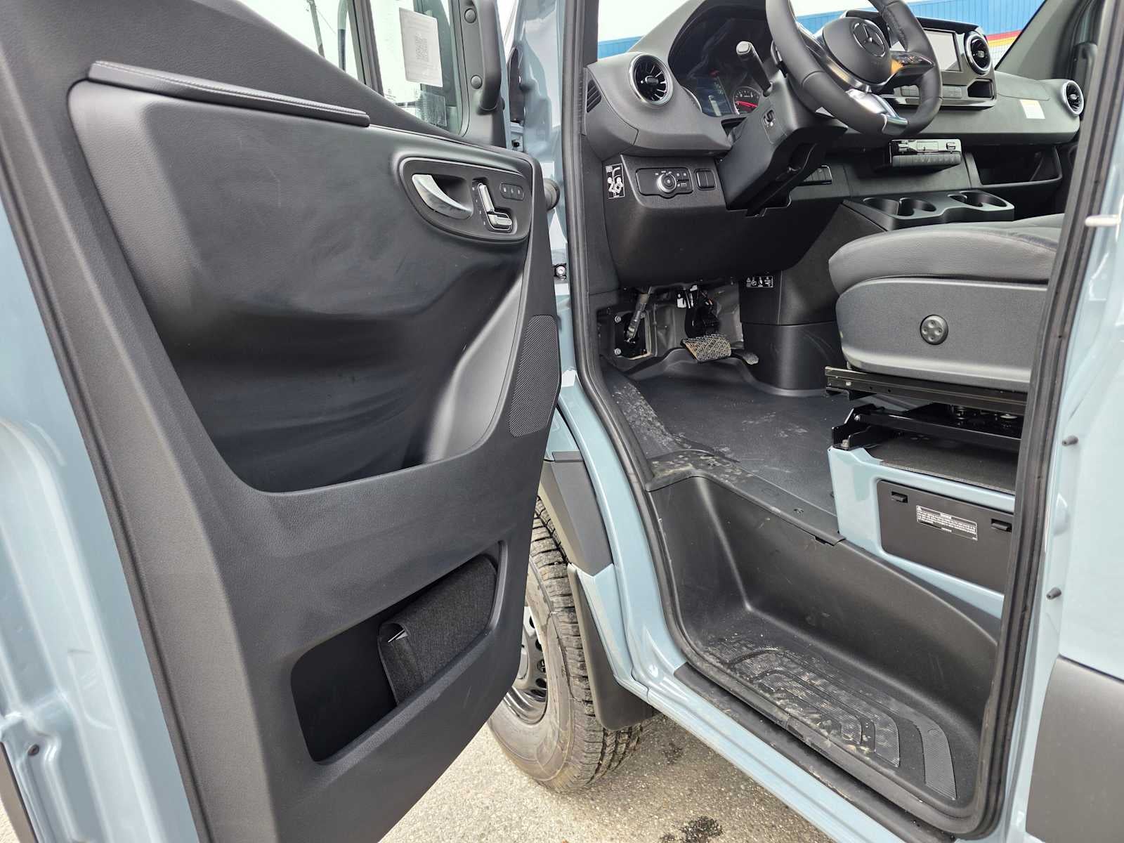 2026 Mercedes-Benz Sprinter Crew Van 2500 Standard Roof I4 Diesel HO 144 AWD