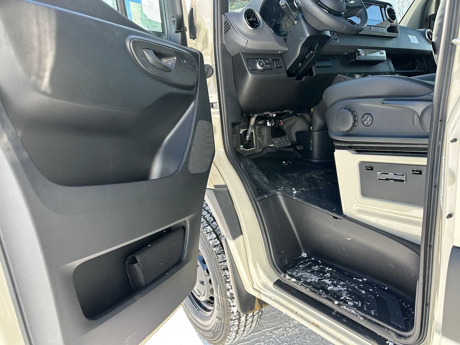 2025 Mercedes-Benz Sprinter Cargo Van 2500 Standard Roof I4 Diesel HO 144 AWD