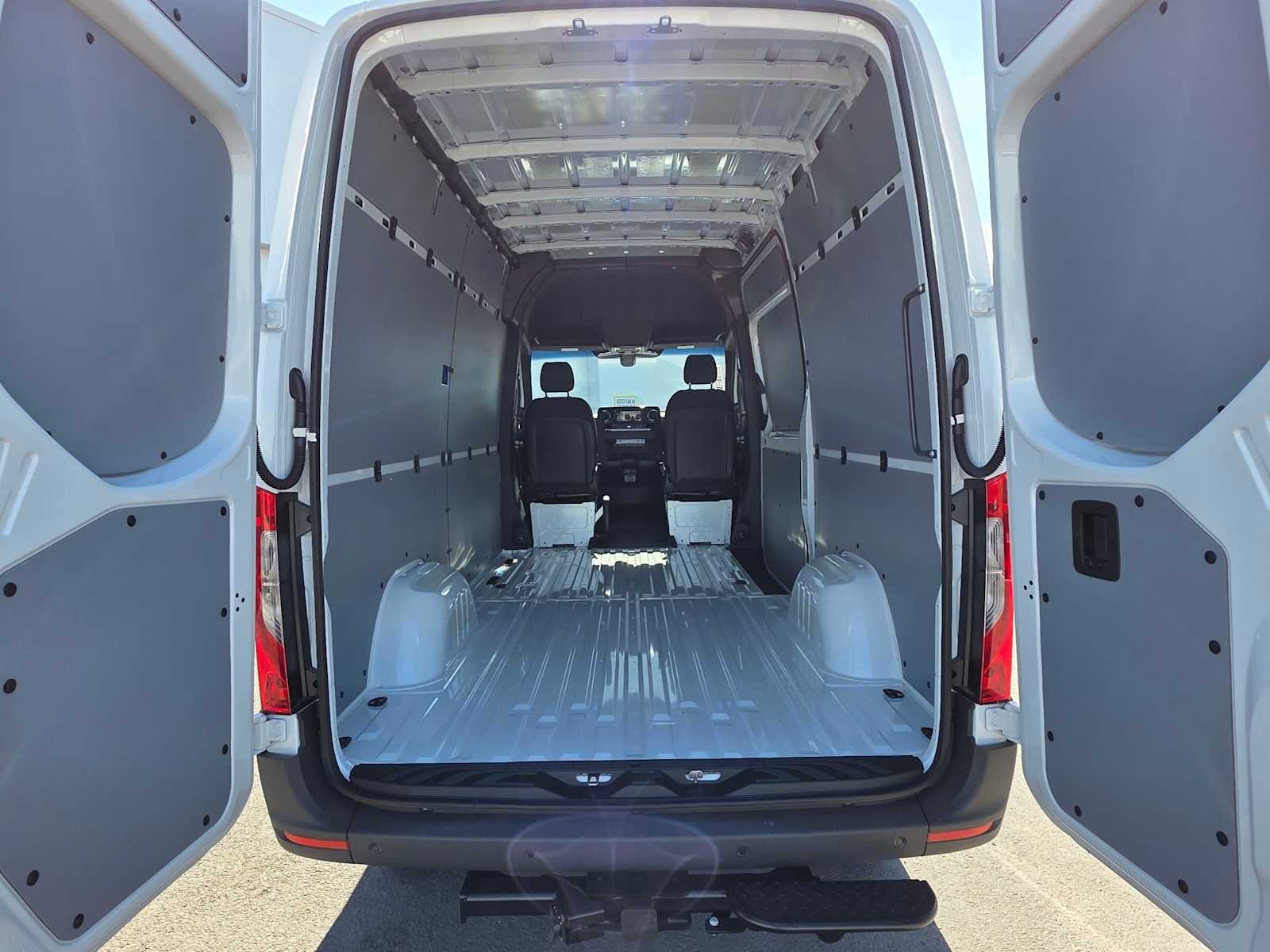 2026 Mercedes-Benz Sprinter 2500 Standard Roof I4 Diesel HO 144 AWD