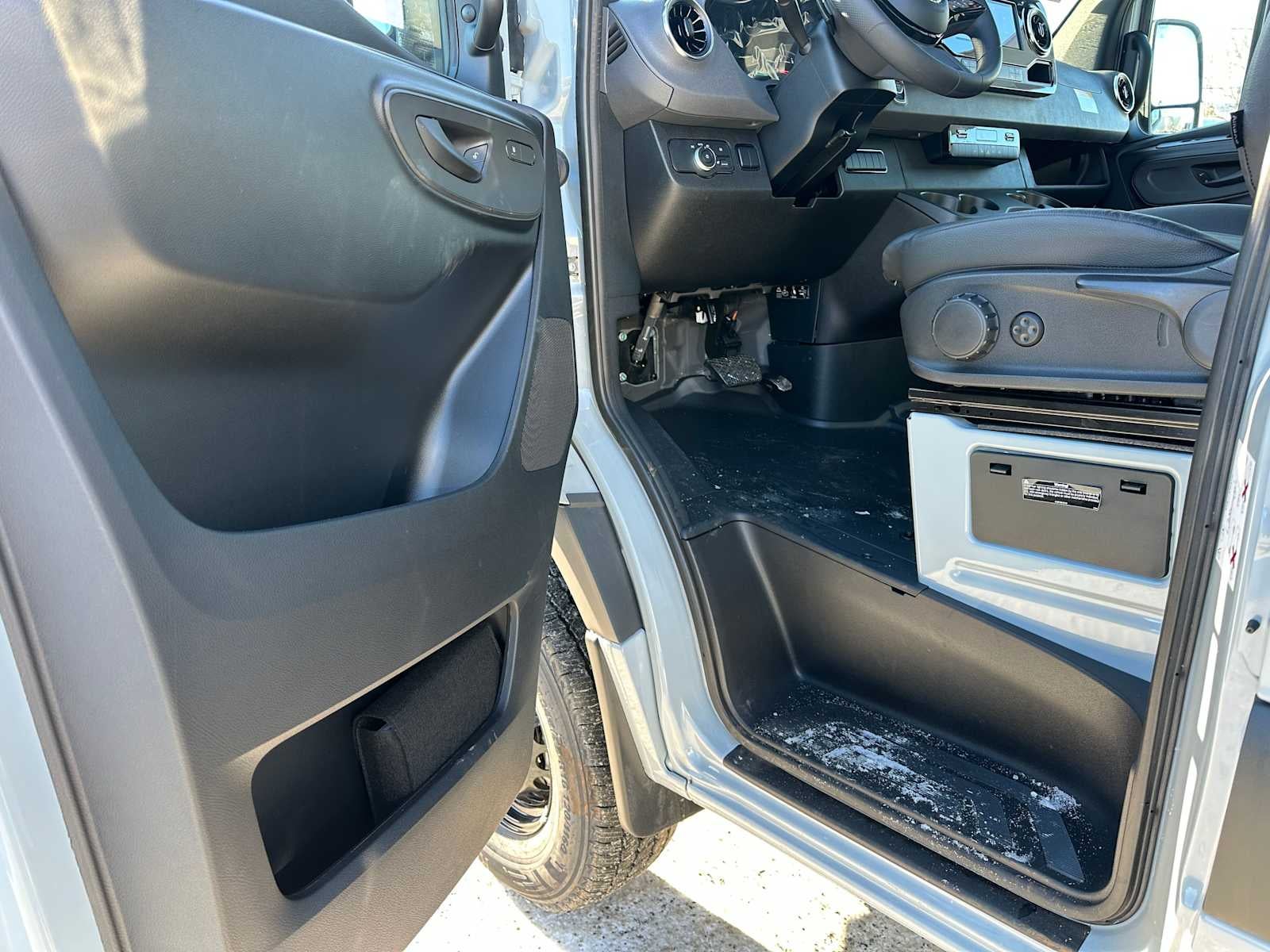 2025 Mercedes-Benz Sprinter Cargo Van 2500 Standard Roof I4 Diesel HO 144" AWD