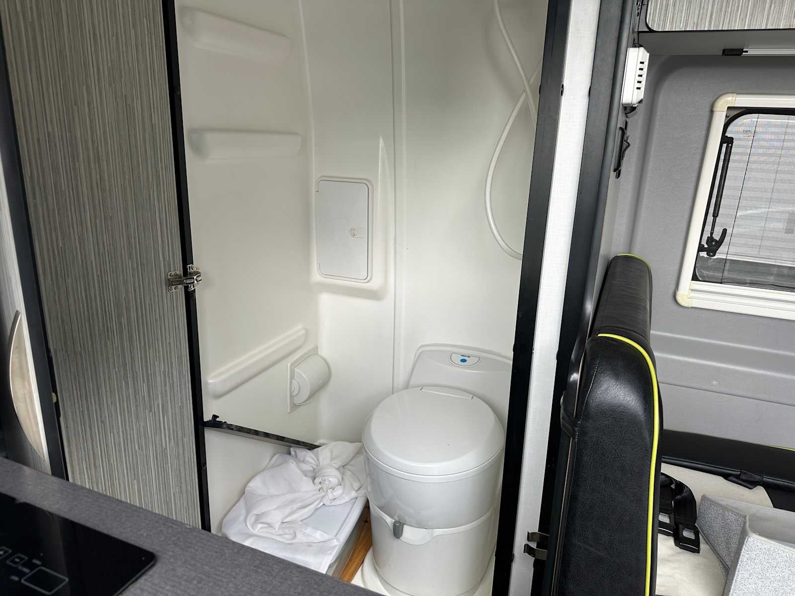 2018 Mercedes-Benz Sprinter Cargo Van 2500 Standard Roof V6 144 4WD