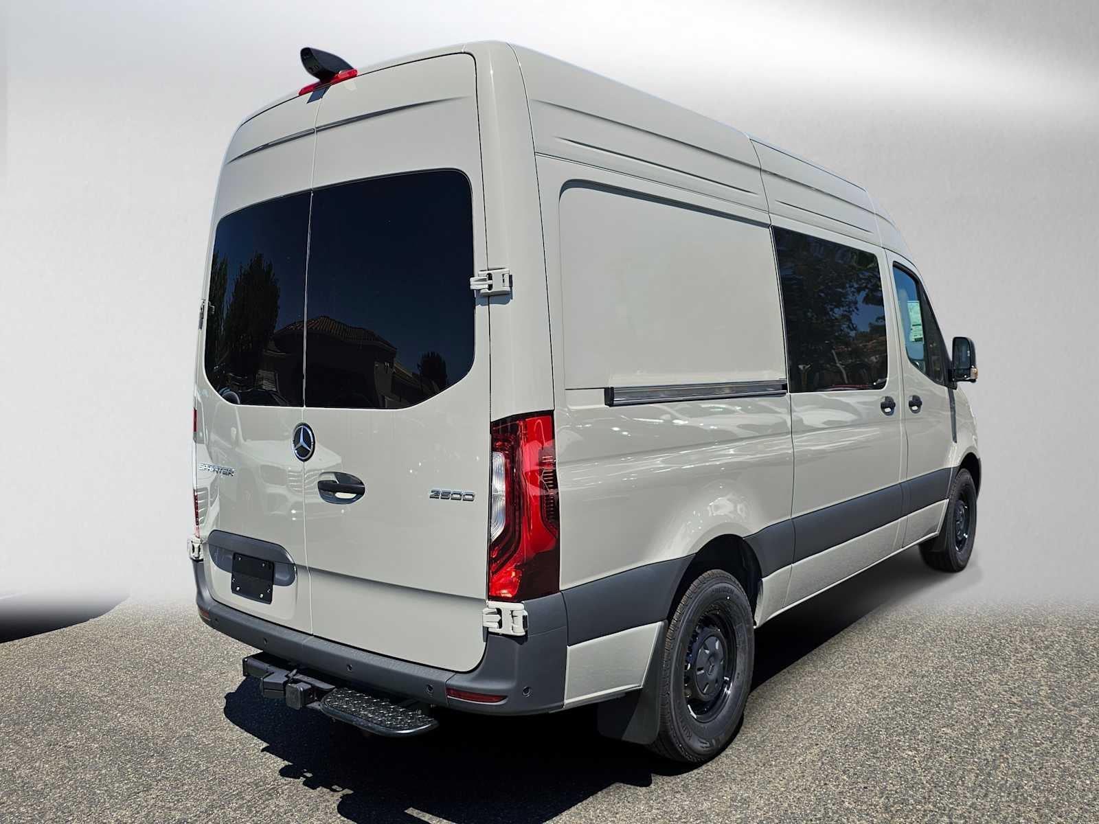 2026 Mercedes-Benz Sprinter 2500 Standard Roof I4 Diesel HO 144 RWD