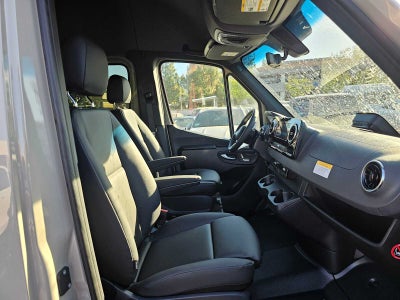 2026 Mercedes-Benz Sprinter 2500 Standard Roof I4 Diesel HO 144 RWD