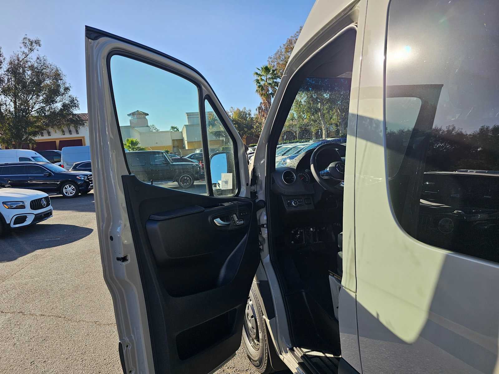 2026 Mercedes-Benz Sprinter 2500 Standard Roof I4 Diesel HO 144 RWD