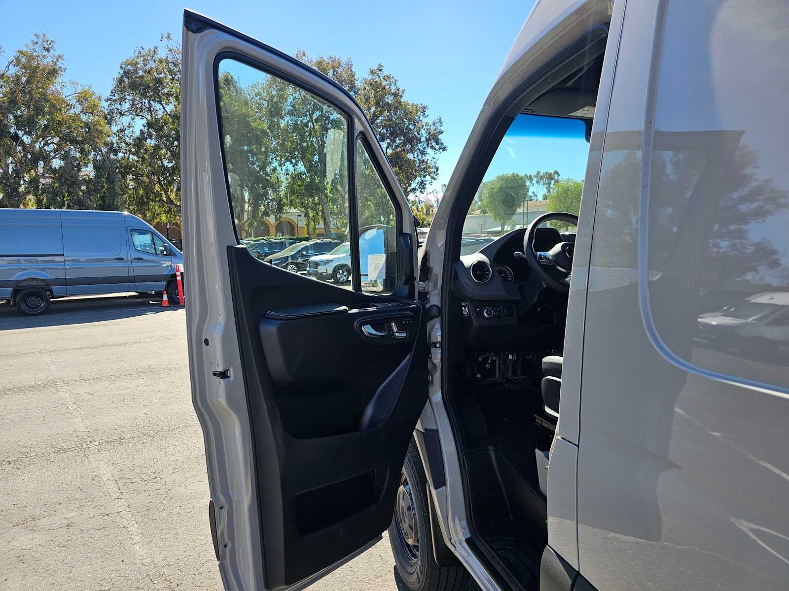 2026 Mercedes-Benz Sprinter 2500 Standard Roof I4 Diesel HO 144 AWD