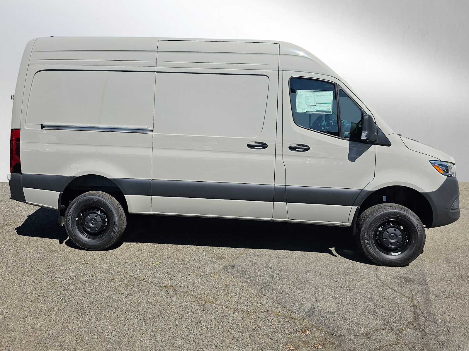2026 Mercedes-Benz Sprinter 2500 Standard Roof I4 Diesel HO 144 AWD