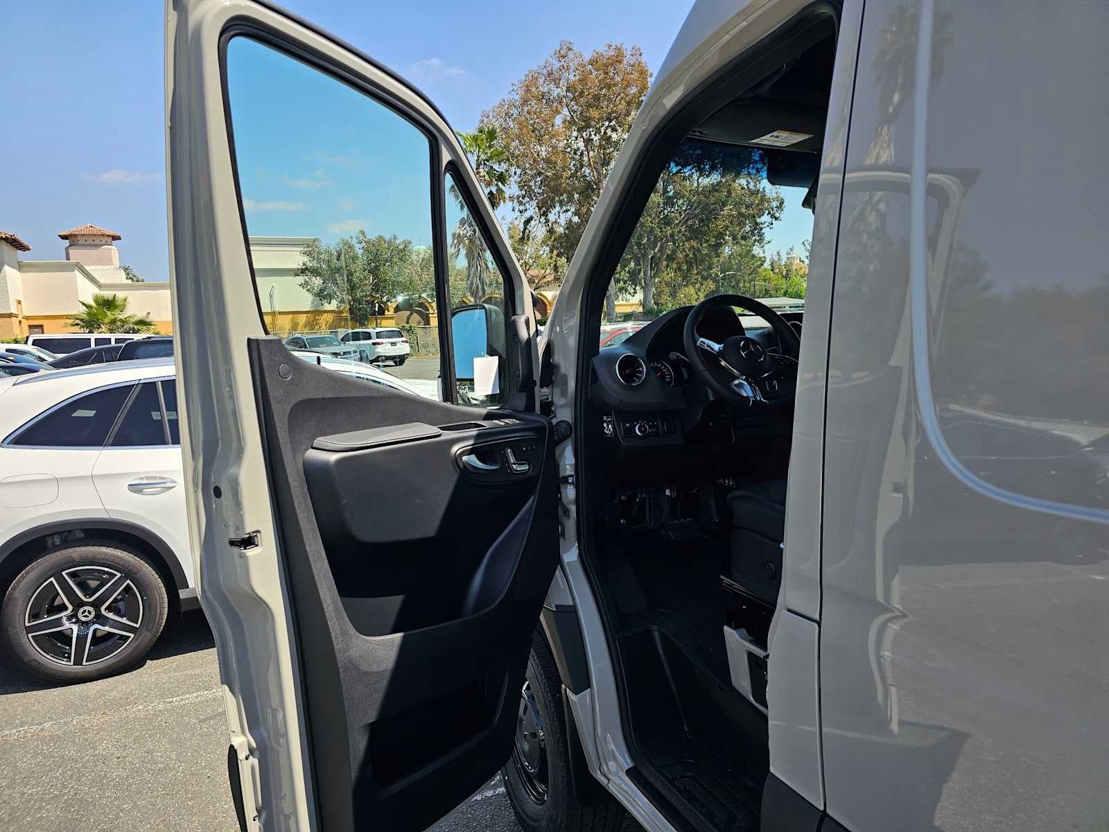 2026 Mercedes-Benz Sprinter 2500 Standard Roof I4 Diesel HO 144 AWD