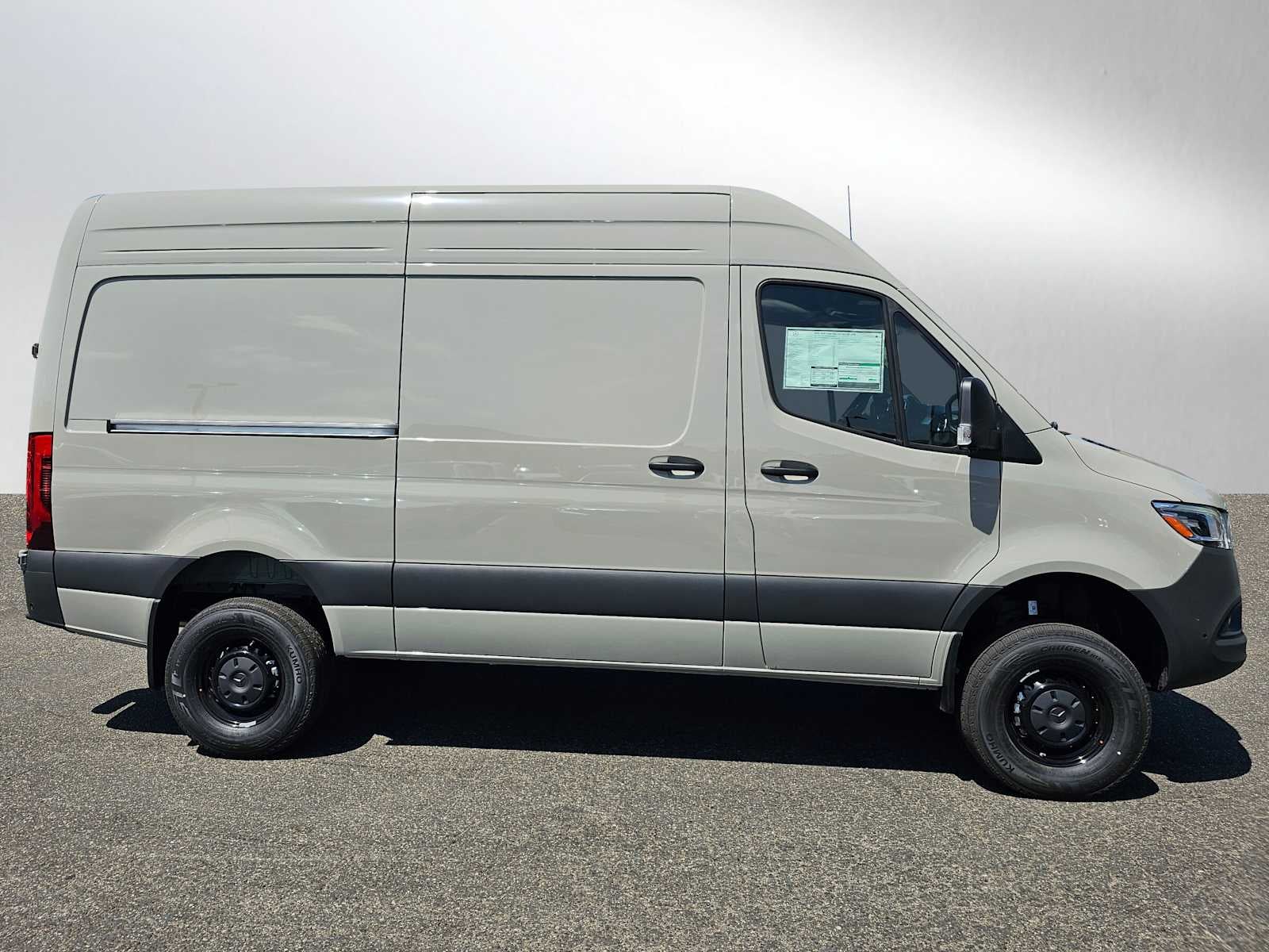 2026 Mercedes-Benz Sprinter 2500 Standard Roof I4 Diesel HO 144 AWD