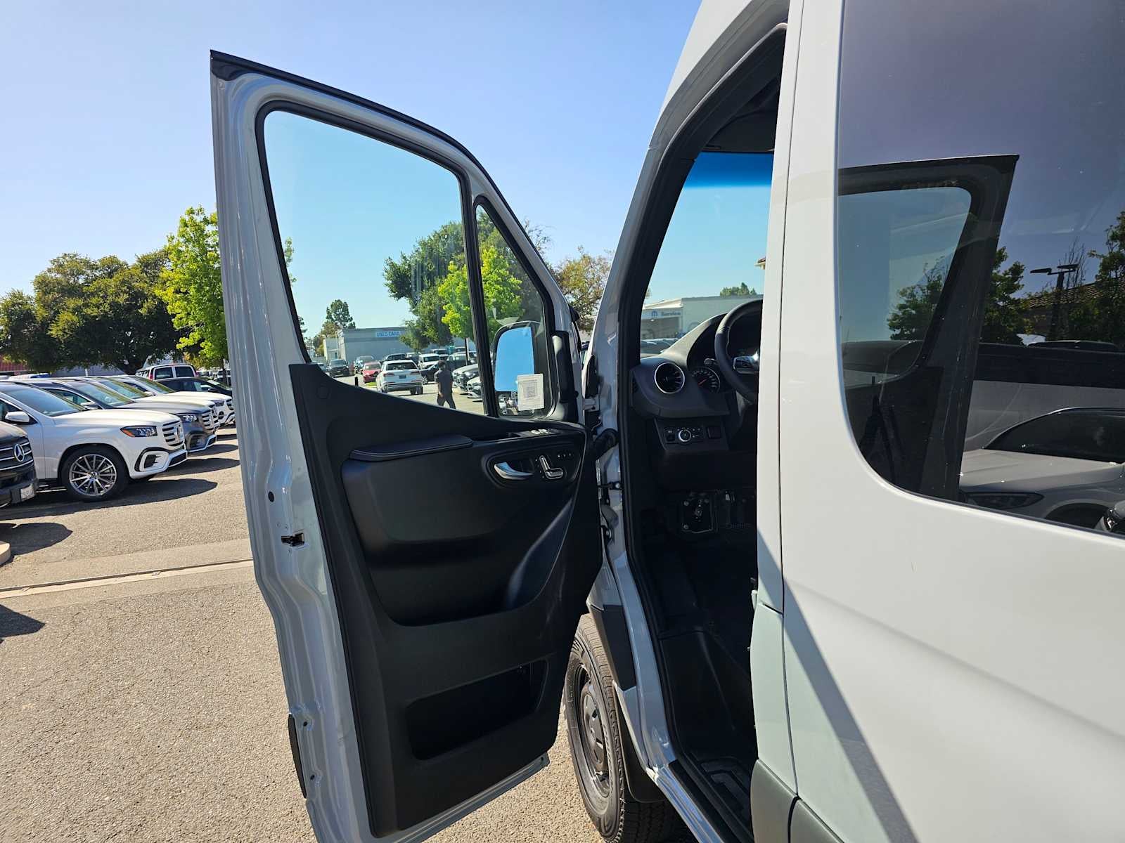 2026 Mercedes-Benz Sprinter 2500 Standard Roof I4 Diesel HO 144 AWD