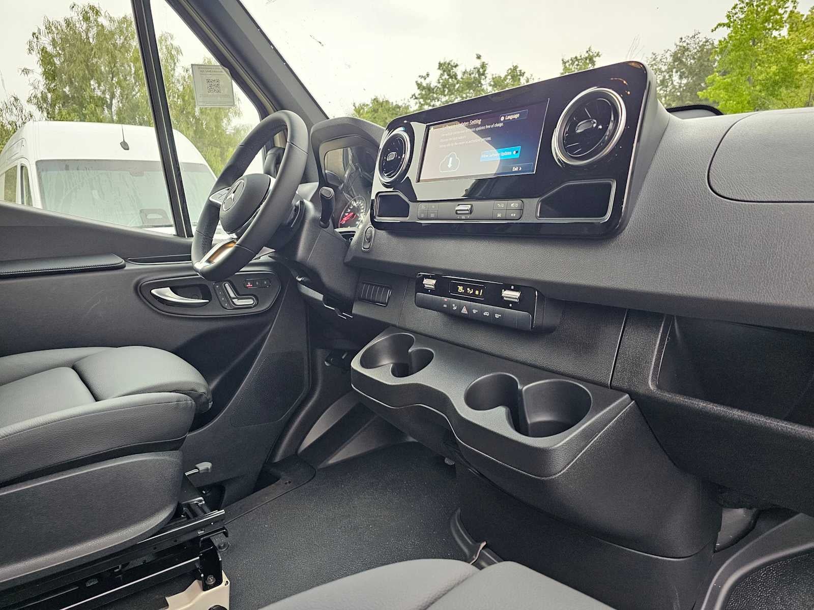2026 Mercedes-Benz Sprinter 2500 Standard Roof I4 Diesel HO 144 AWD
