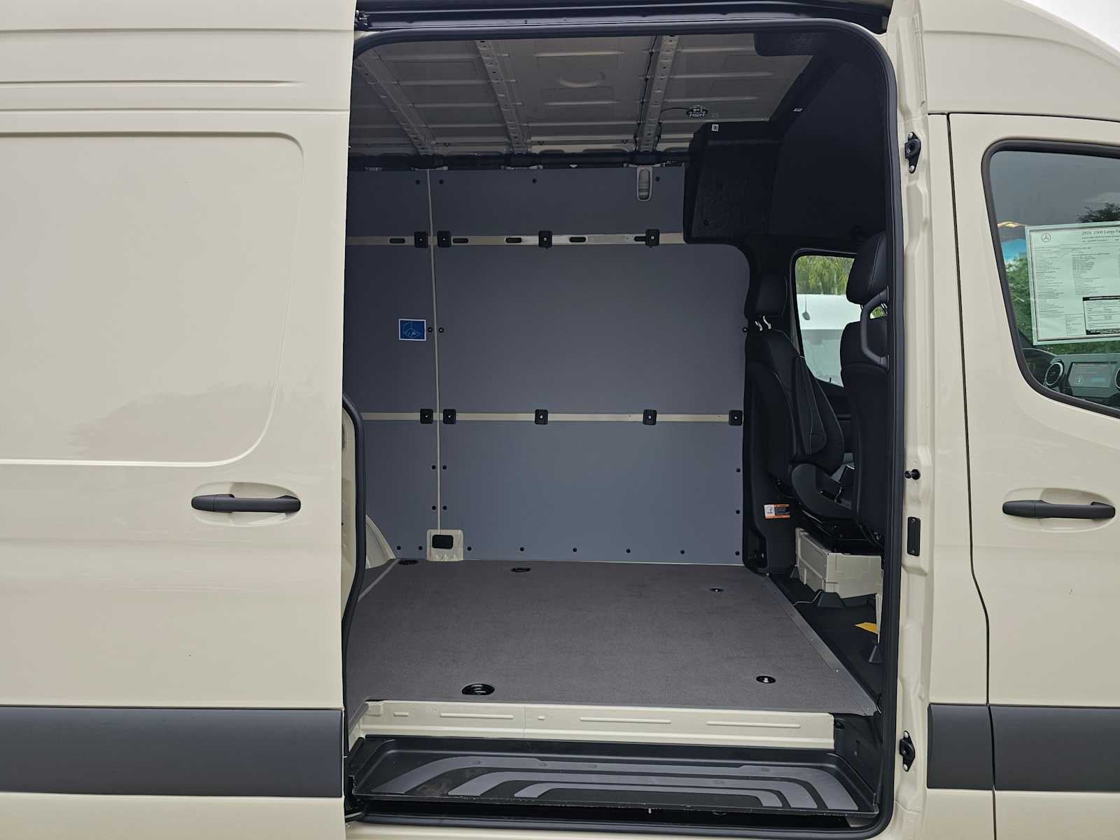 2026 Mercedes-Benz Sprinter 2500 Standard Roof I4 Diesel HO 144 AWD