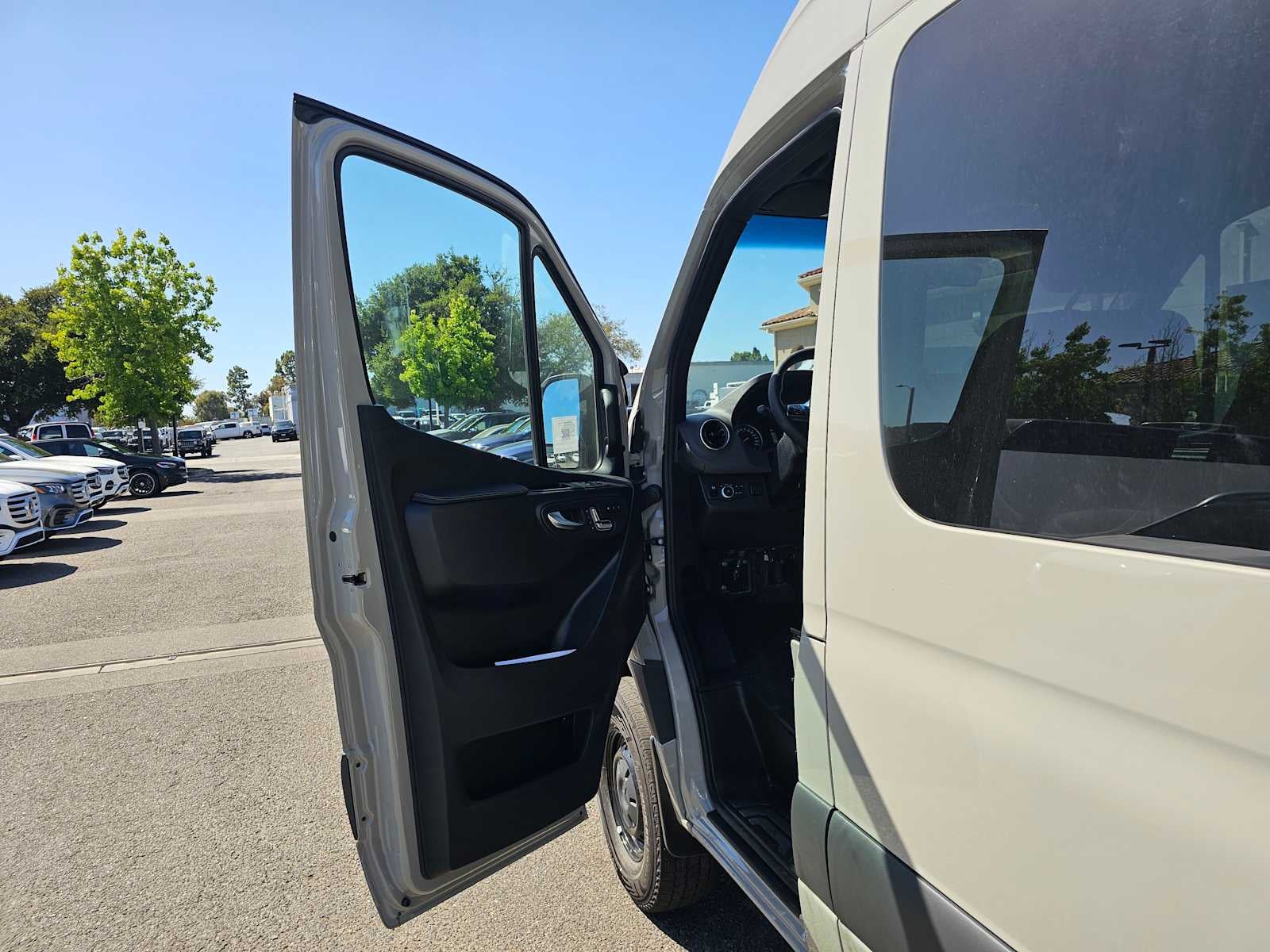 2026 Mercedes-Benz Sprinter 2500 Standard Roof I4 Diesel HO 144 AWD