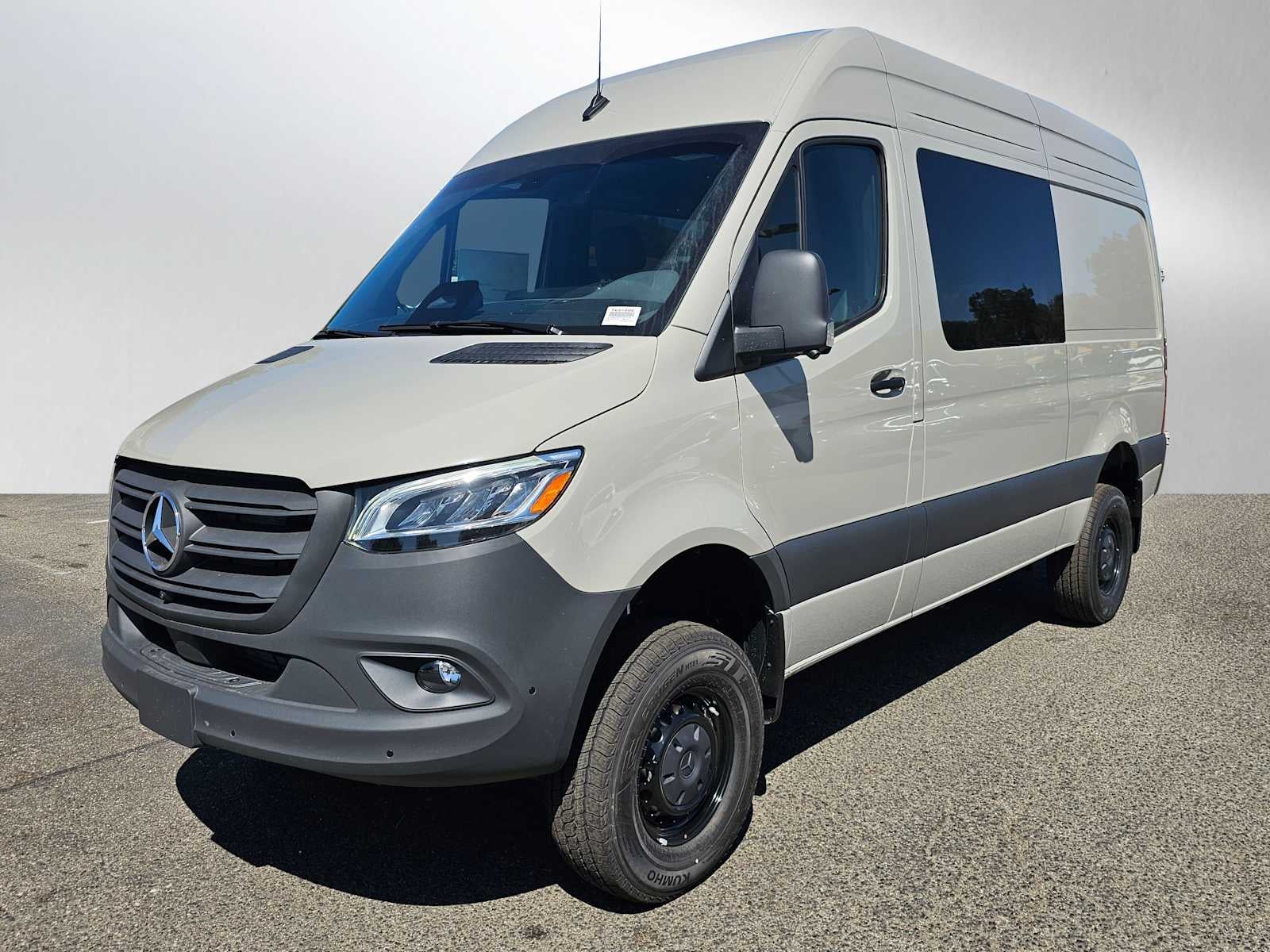 2026 Mercedes-Benz Sprinter 2500 Standard Roof I4 Diesel HO 144 AWD