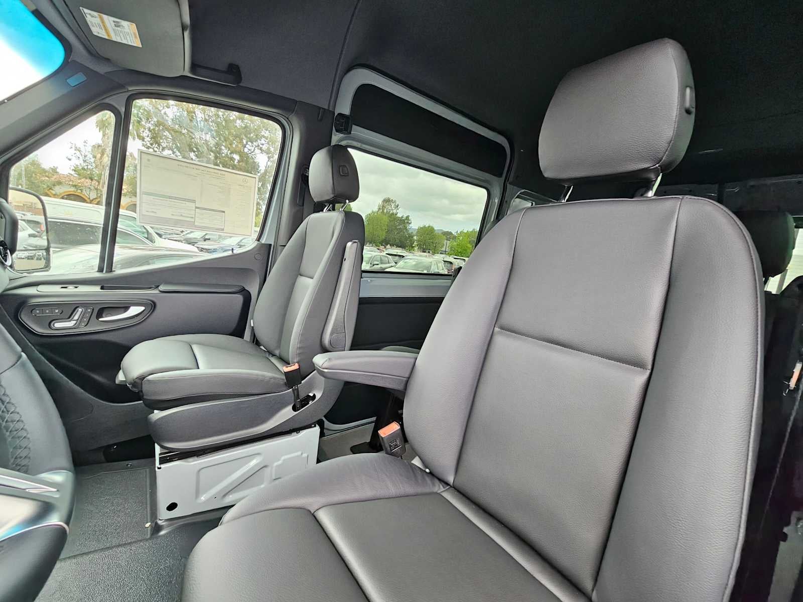 2026 Mercedes-Benz Sprinter 2500 Standard Roof I4 Diesel HO 144 AWD