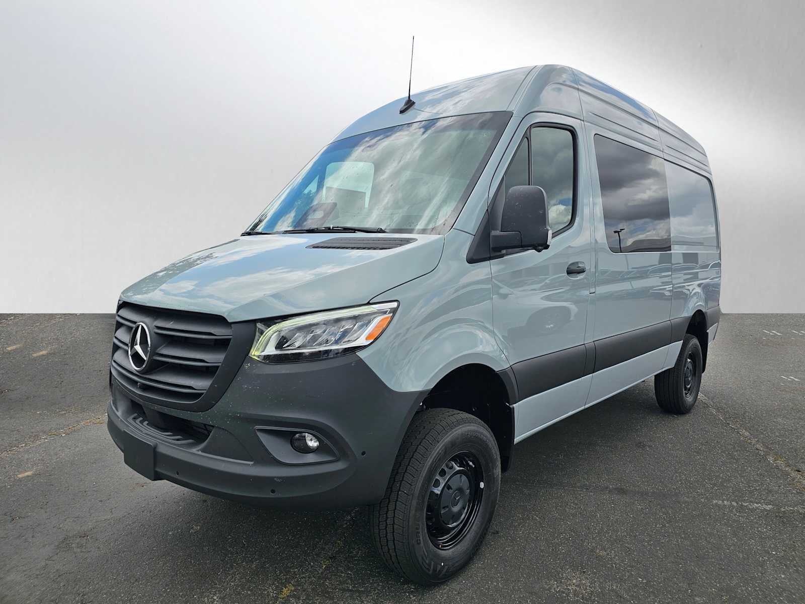2026 Mercedes-Benz Sprinter 2500 Standard Roof I4 Diesel HO 144 AWD