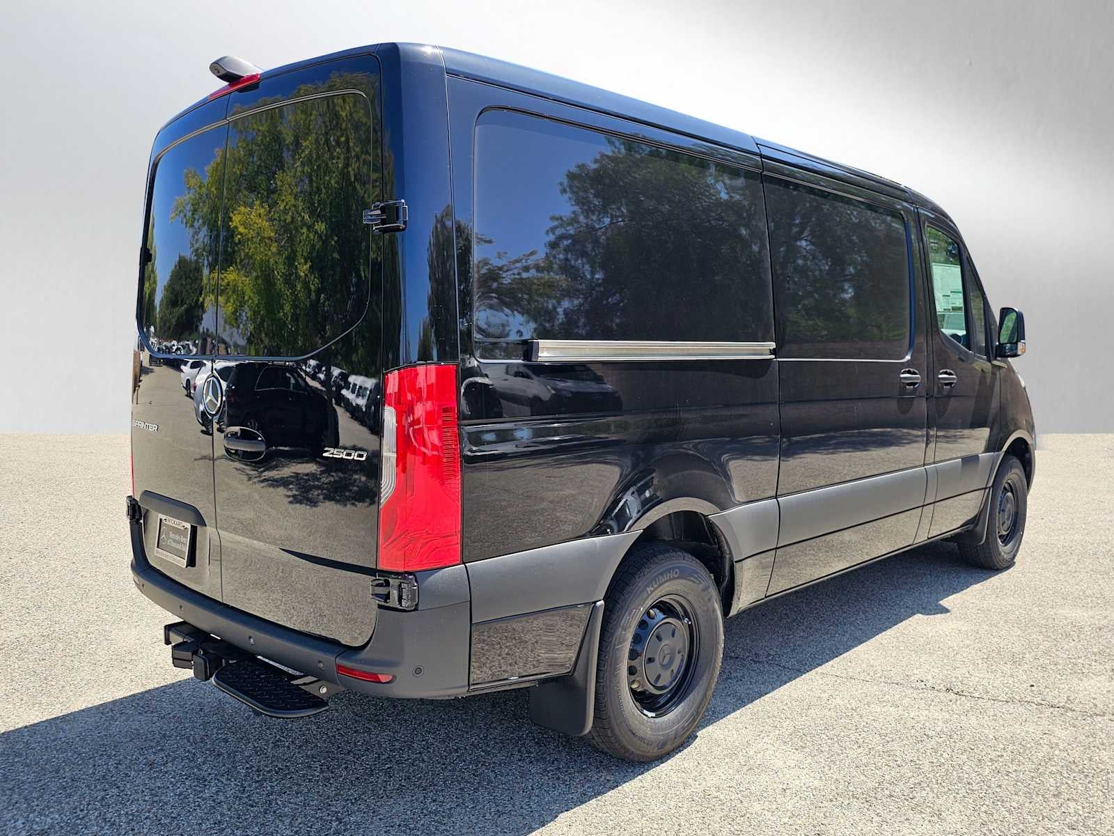2026 Mercedes-Benz Sprinter 2500 Standard Roof I4 Diesel 144 RWD