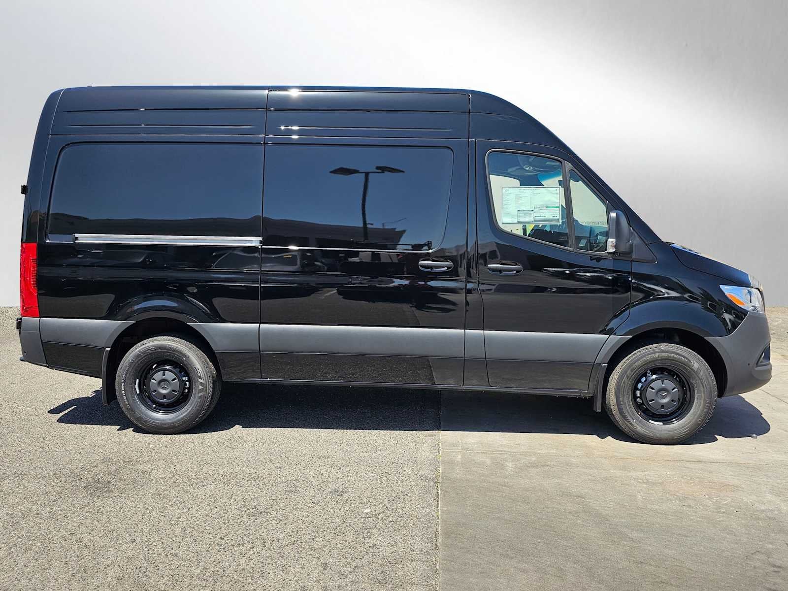 2026 Mercedes-Benz Sprinter 2500 Standard Roof I4 Diesel 144 RWD