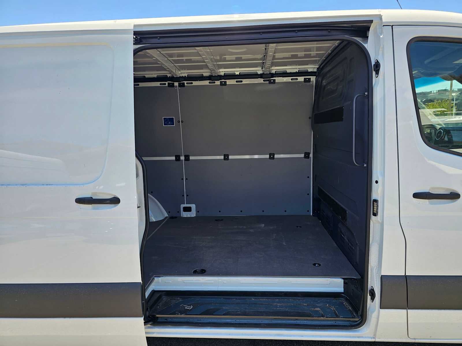 2026 Mercedes-Benz Sprinter 2500 Standard Roof I4 Diesel 144 RWD