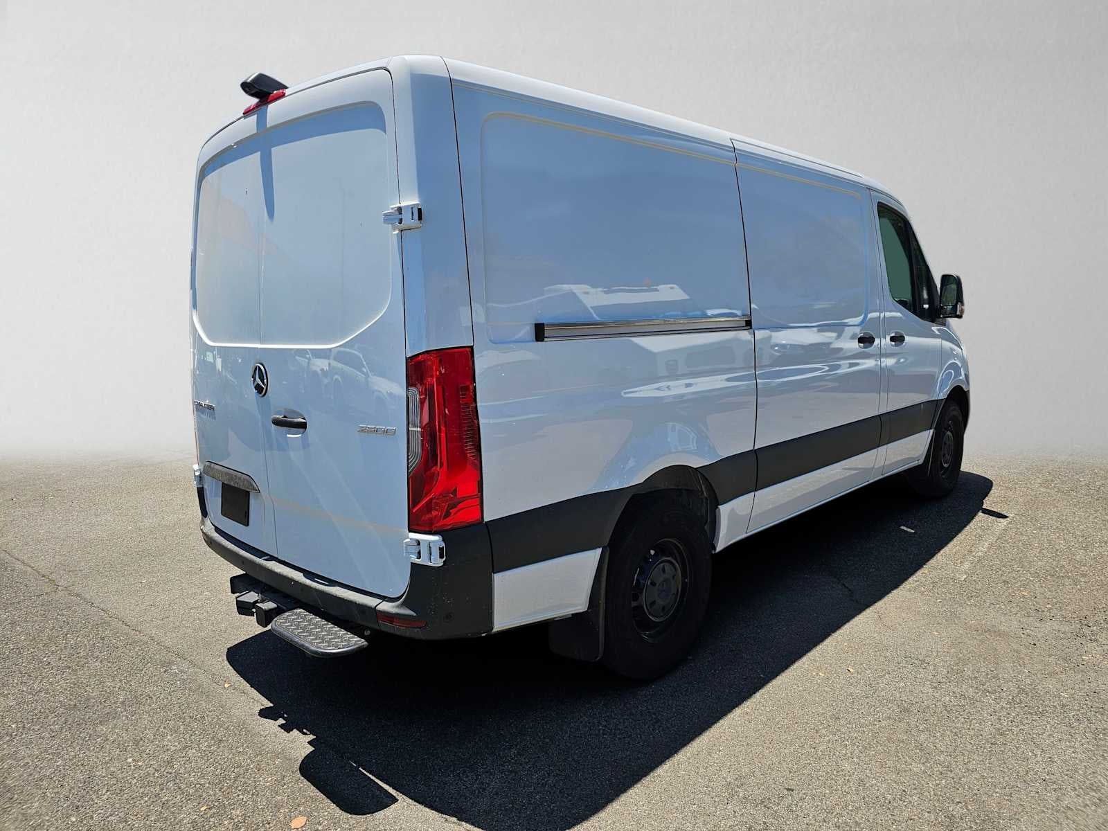 2026 Mercedes-Benz Sprinter 2500 Standard Roof I4 Diesel 144 RWD