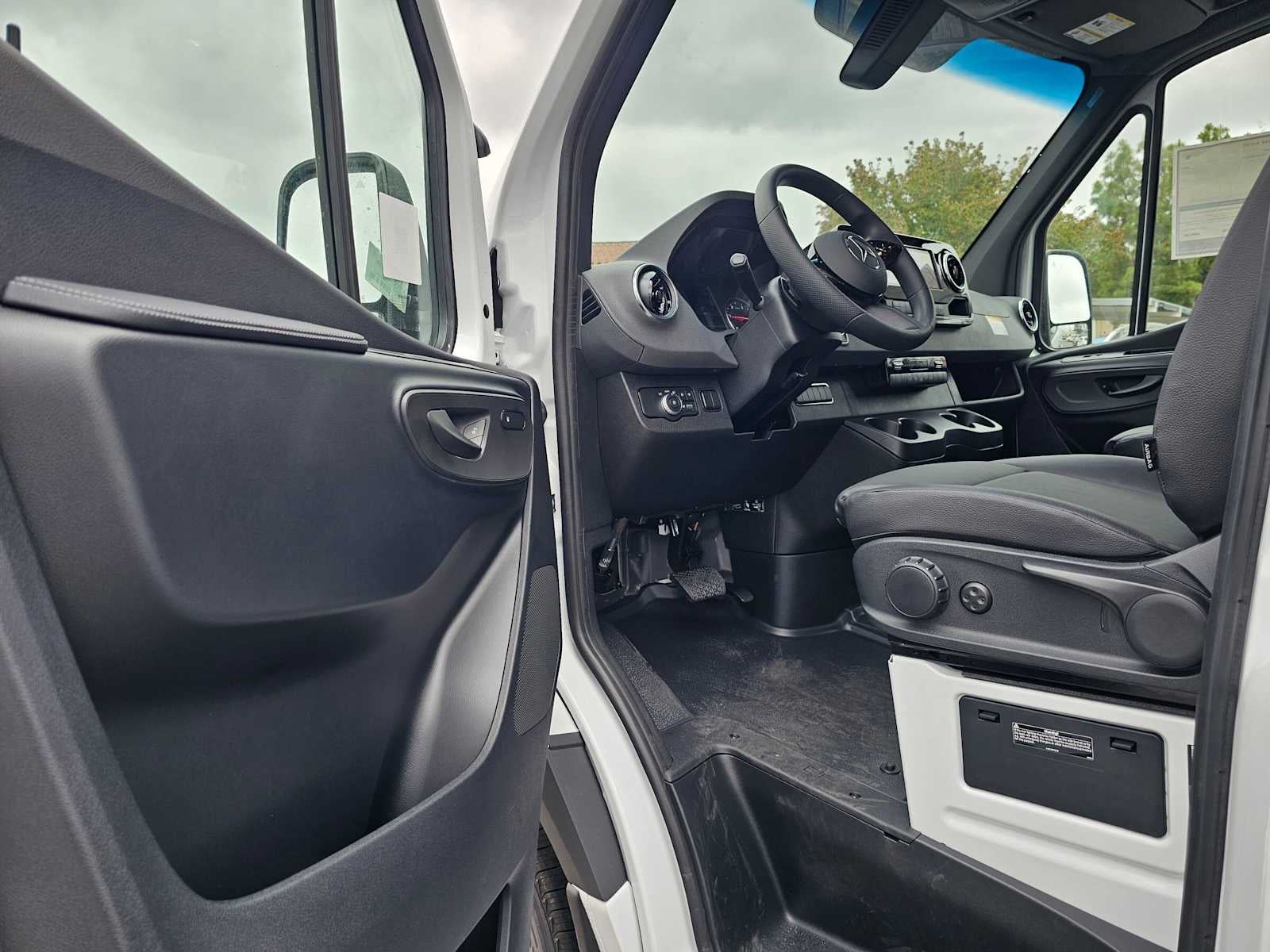2026 Mercedes-Benz Sprinter 2500 Standard Roof I4 Diesel 144 RWD