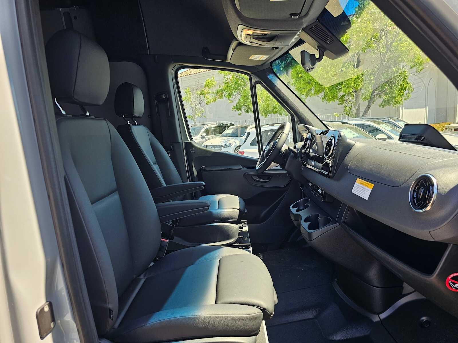 2026 Mercedes-Benz Sprinter 2500 Standard Roof I4 Diesel 144 RWD