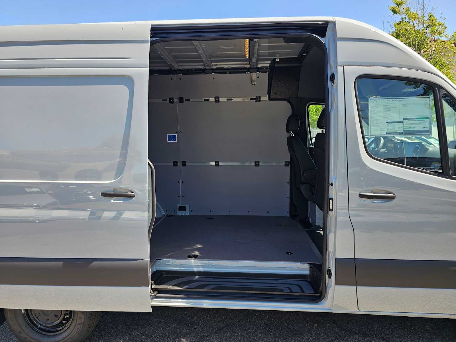 2026 Mercedes-Benz Sprinter 2500 Standard Roof I4 Diesel 144 RWD