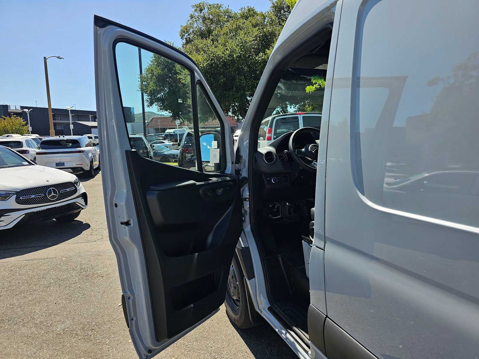 2026 Mercedes-Benz Sprinter 2500 Standard Roof I4 Diesel 144 RWD