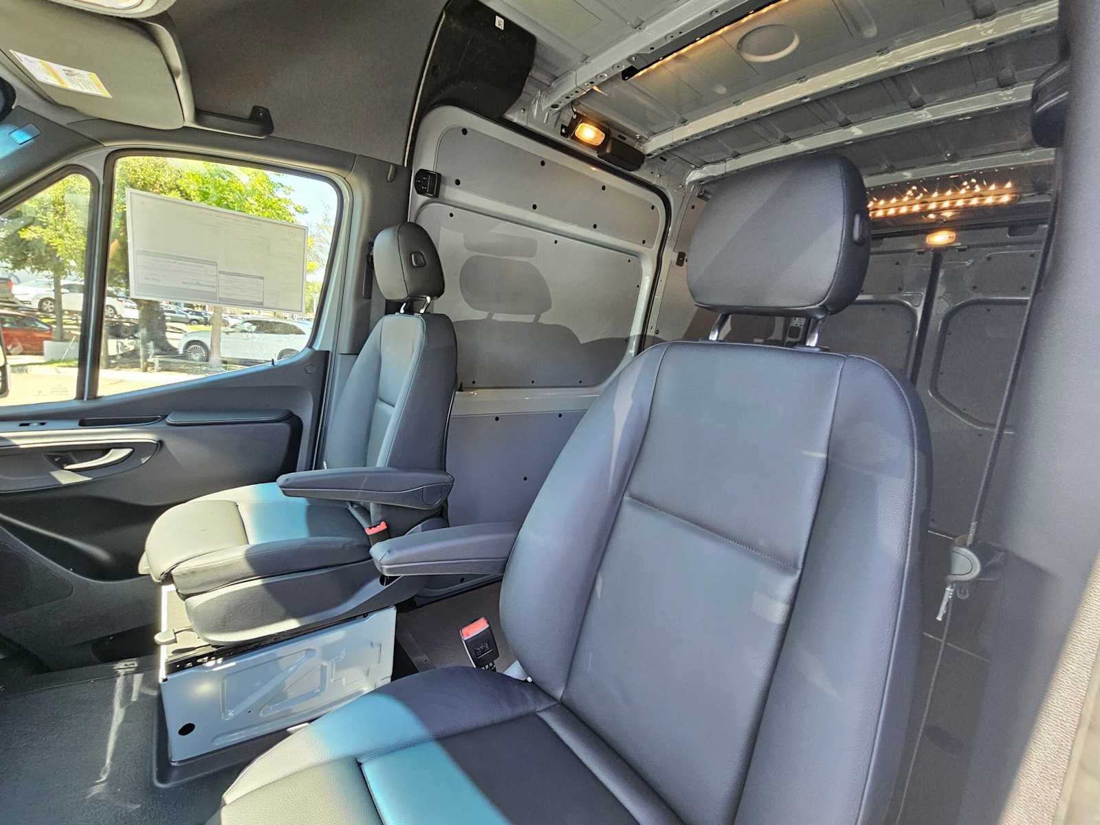 2026 Mercedes-Benz Sprinter 2500 Standard Roof I4 Diesel 144 RWD