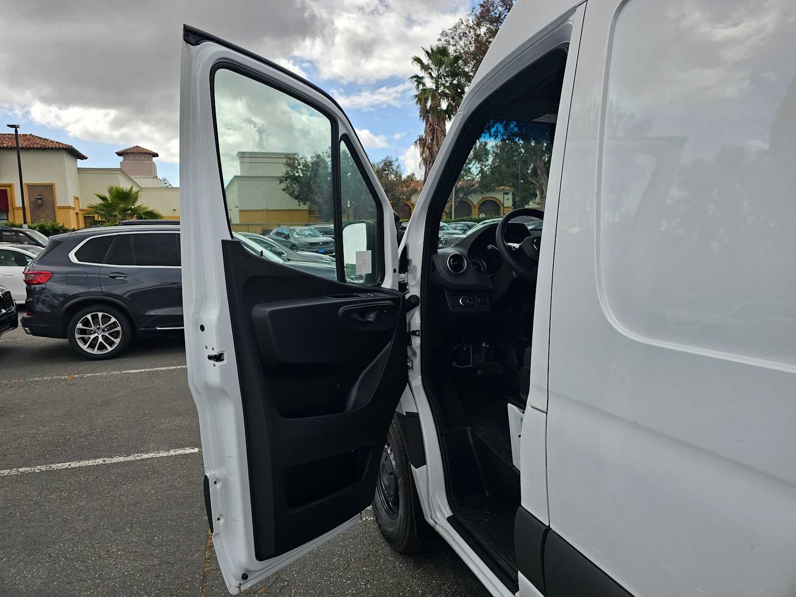 2026 Mercedes-Benz Sprinter 2500 Standard Roof I4 Diesel 144 RWD