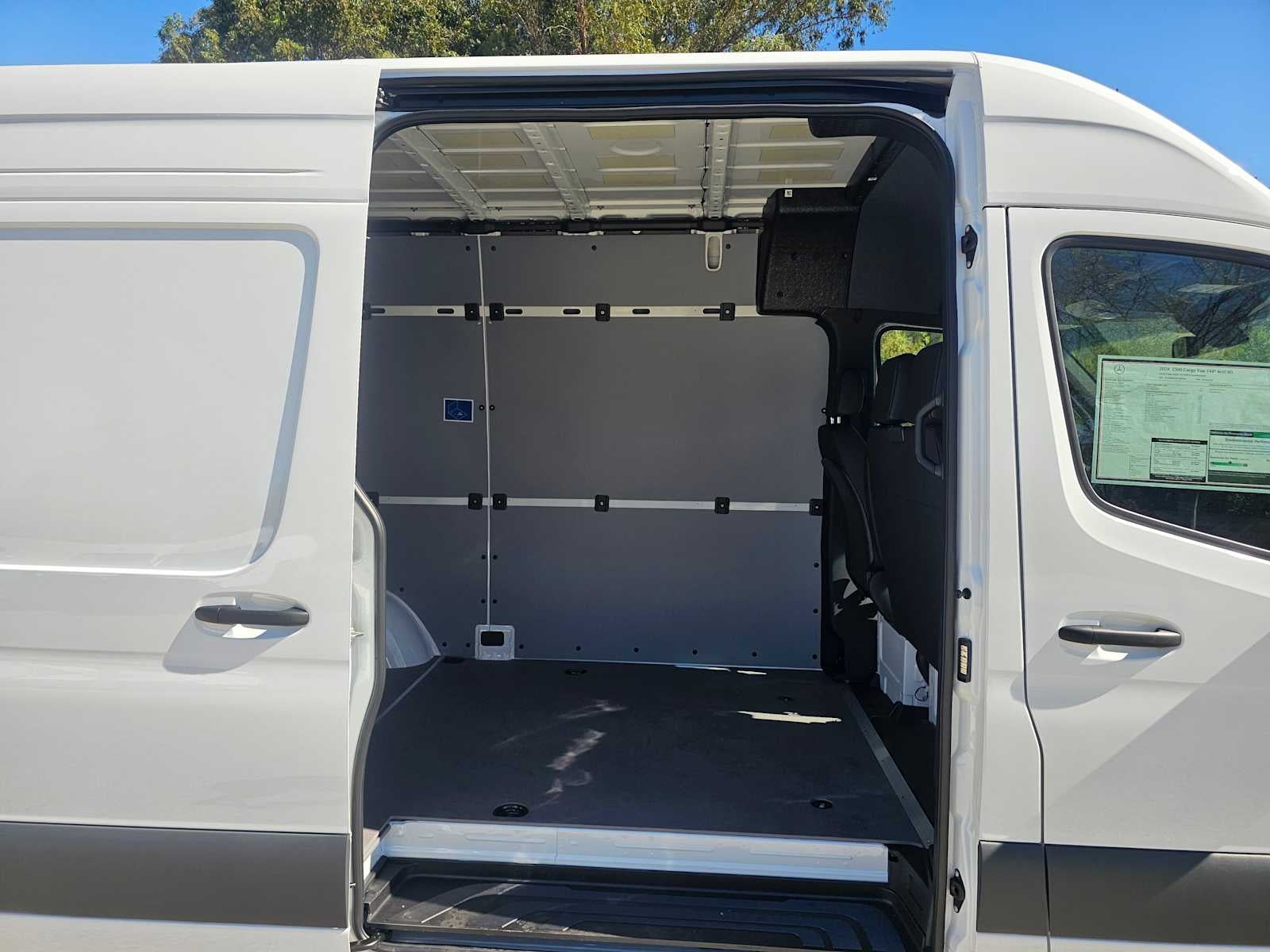 2026 Mercedes-Benz Sprinter 2500 Standard Roof I4 Diesel 144 RWD