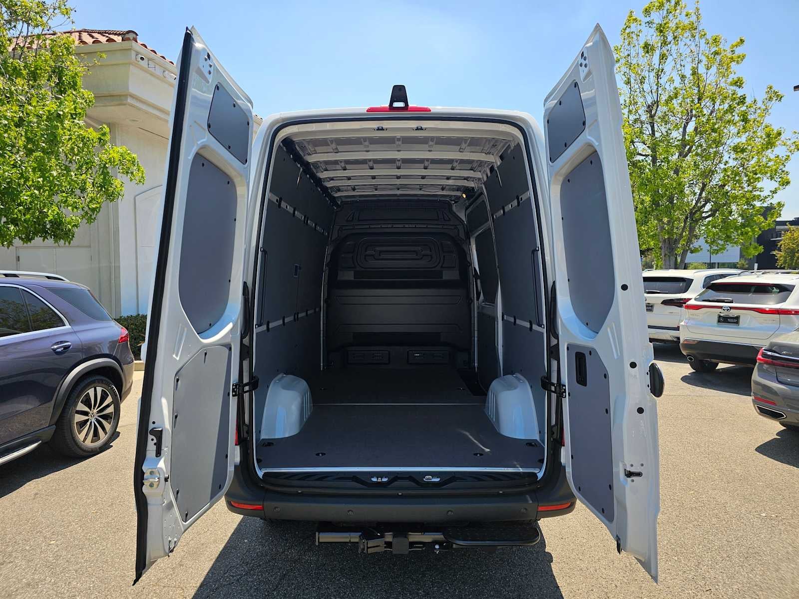 2026 Mercedes-Benz Sprinter 2500 Standard Roof I4 Diesel HO 144 RWD