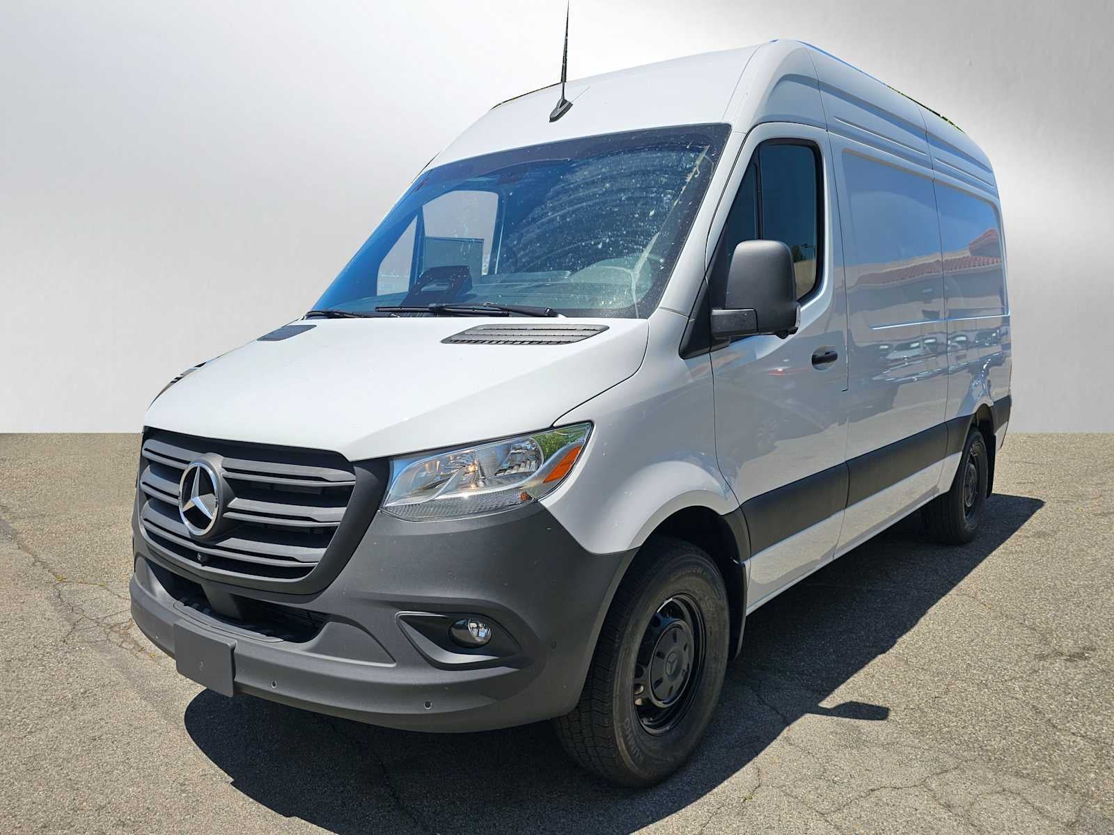 2026 Mercedes-Benz Sprinter 2500 Standard Roof I4 Diesel HO 144 RWD
