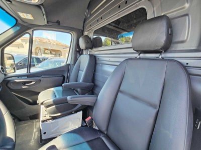 2026 Mercedes-Benz Sprinter 2500 Standard Roof I4 Diesel HO 144 RWD