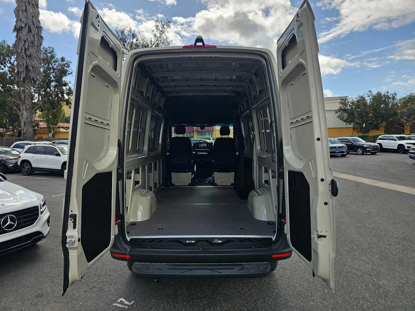 2026 Mercedes-Benz Sprinter 2500 Standard Roof I4 Diesel HO 144 AWD
