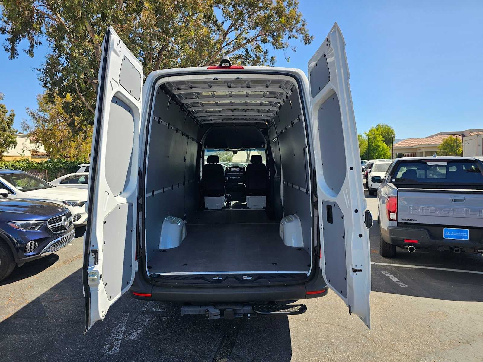 2026 Mercedes-Benz Sprinter 2500 High Roof I4 Diesel HO 170 RWD