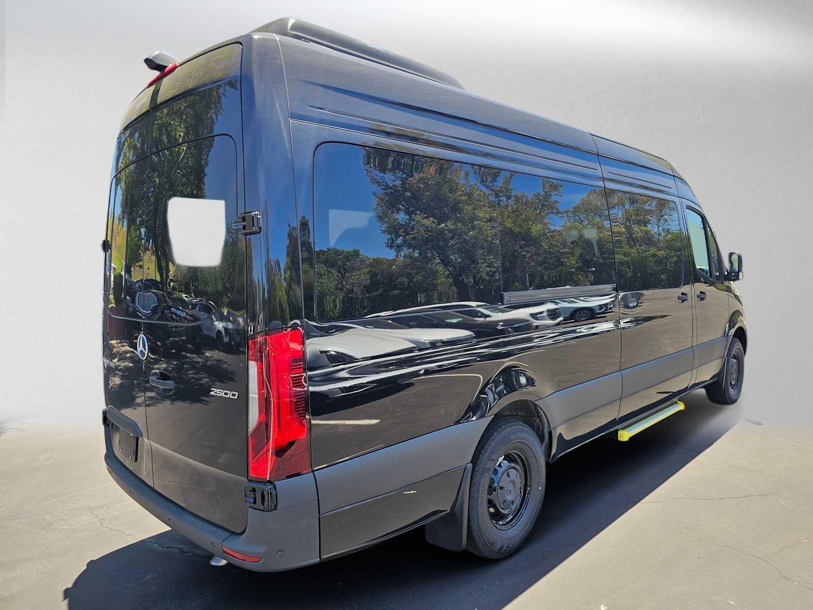 2026 Mercedes-Benz Sprinter Passenger Van 2500 High Roof I4 Diesel HO 170 RWD