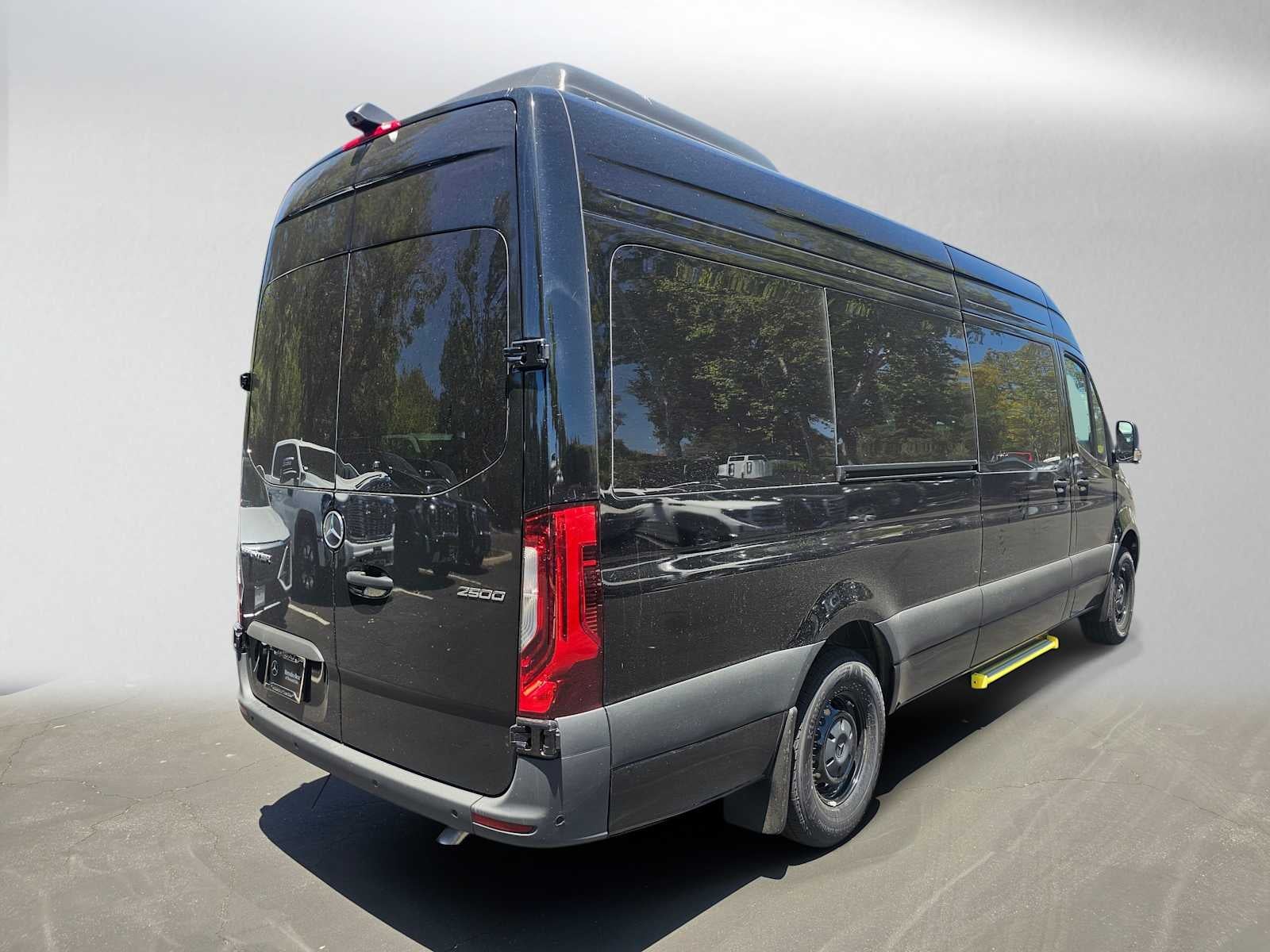 2026 Mercedes-Benz Sprinter Passenger Van 2500 High Roof I4 Diesel HO 170 RWD
