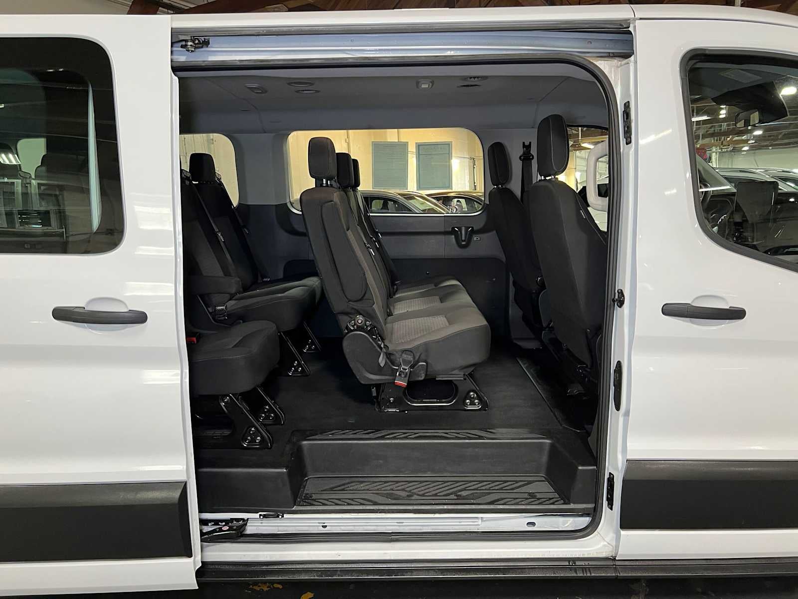 2023 Ford Transit Passenger Wagon XLT