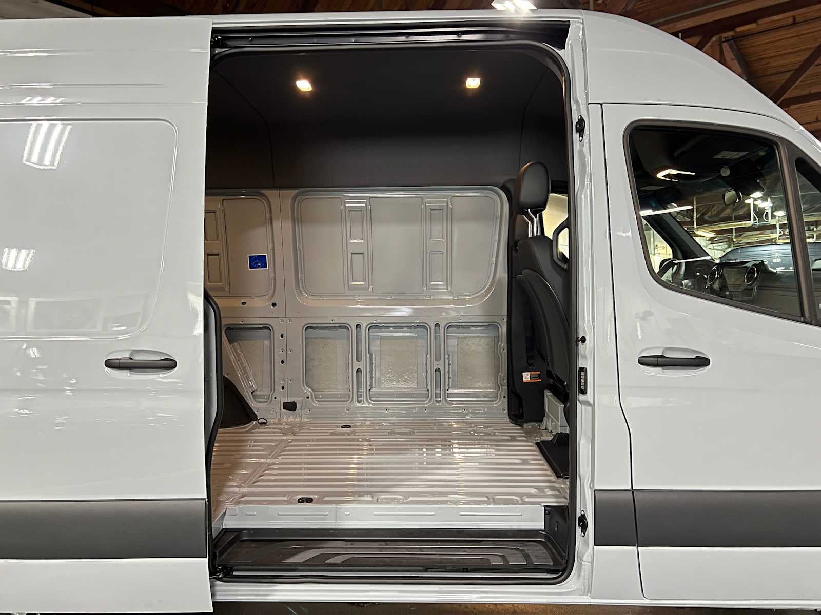 2026 Mercedes-Benz Sprinter 2500 Standard Roof I4 Diesel HO 144 AWD