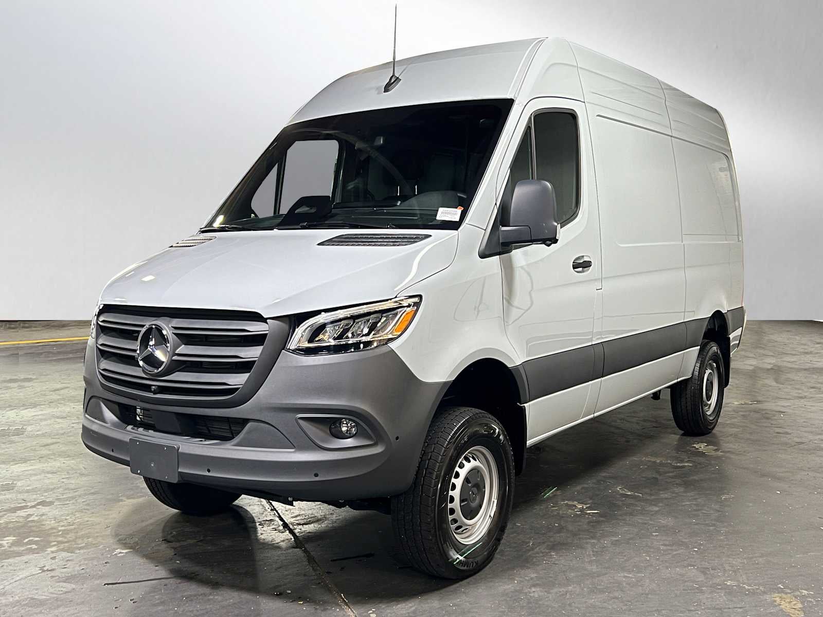 2026 Mercedes-Benz Sprinter 2500 Standard Roof I4 Diesel HO 144 AWD
