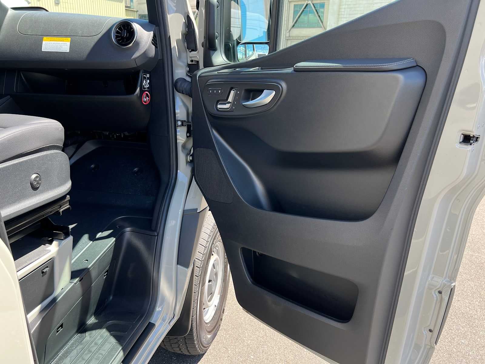 2026 Mercedes-Benz Sprinter 2500 Standard Roof I4 Diesel HO 144 AWD