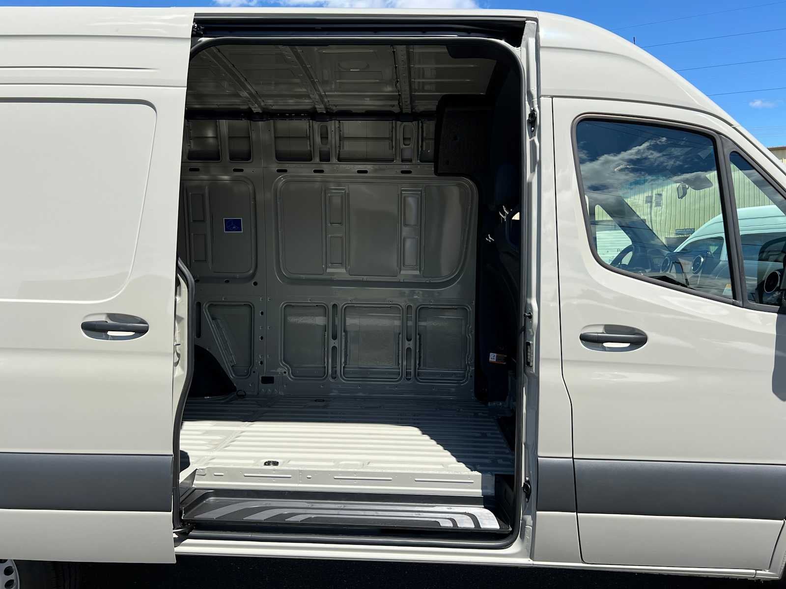 2026 Mercedes-Benz Sprinter 2500 Standard Roof I4 Diesel HO 144 AWD
