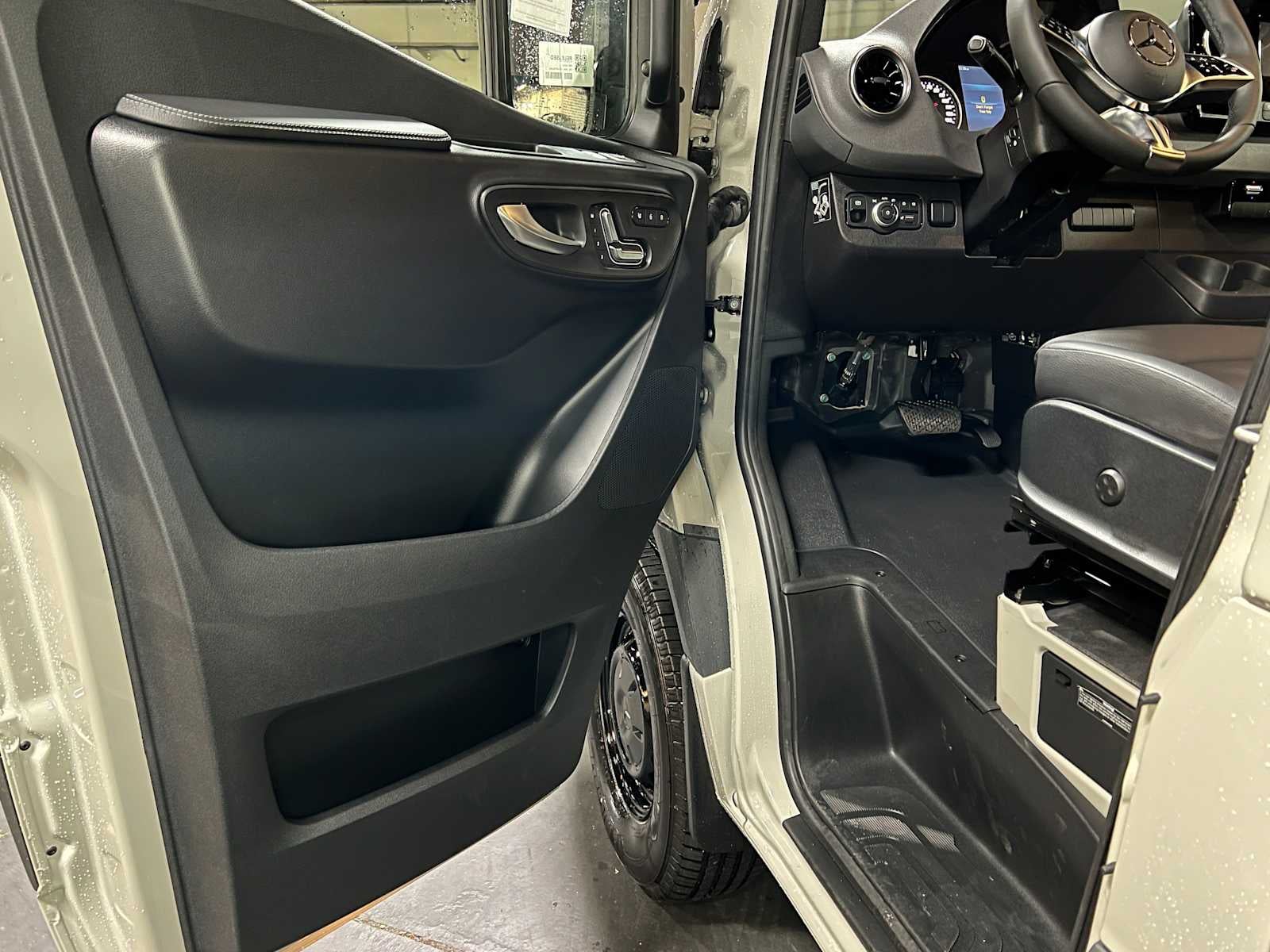 2026 Mercedes-Benz Sprinter Cargo Van 2500 Standard Roof I4 Diesel HO 144 AWD