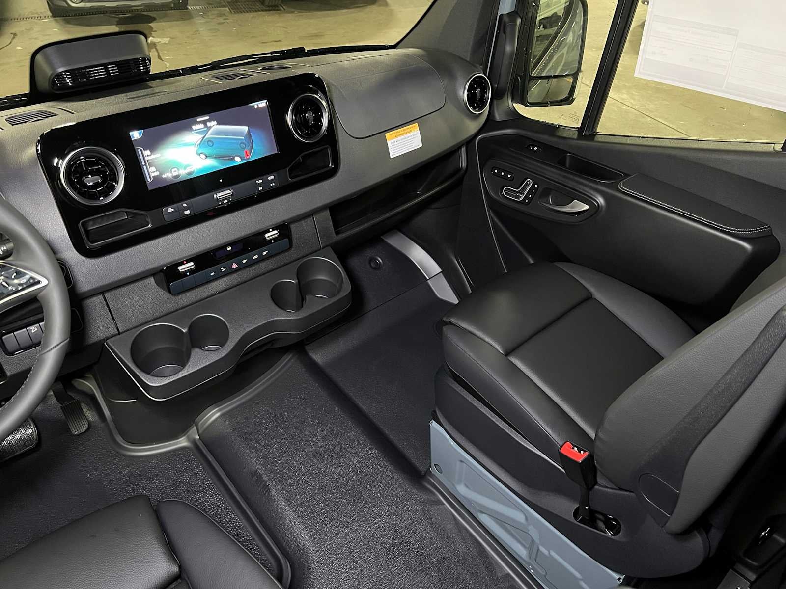 2026 Mercedes-Benz Sprinter 2500 Standard Roof I4 Diesel HO 144 AWD